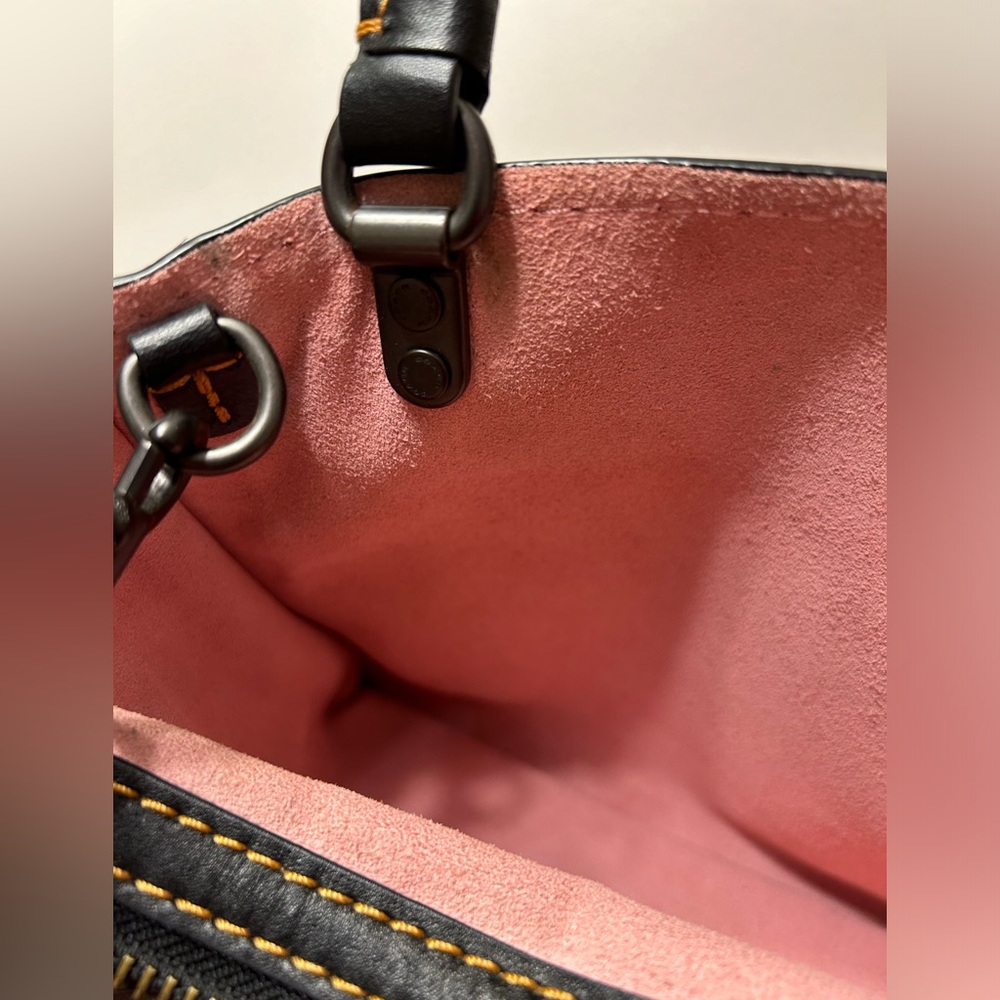 COACH 1941 Rogue 25 with Tea Rose Applique Black Pink Pebble Leather 87065 - Picture 14 of 15
